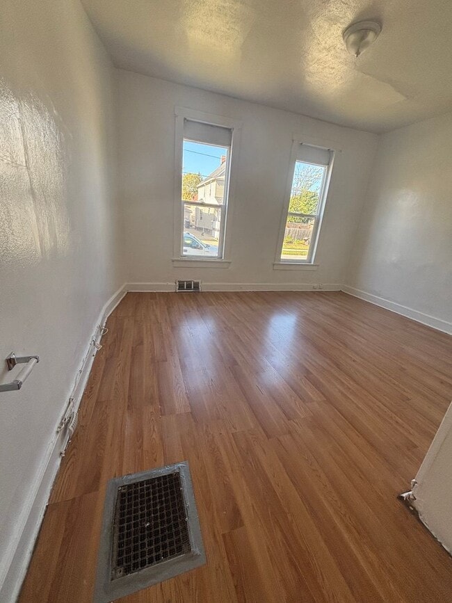 Foto del edificio - 3257 W 43rd St