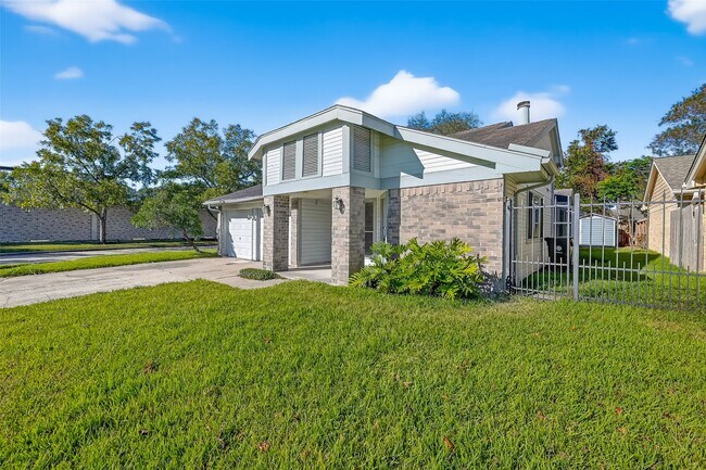 Building Photo - 2238 Sentinal Oaks St