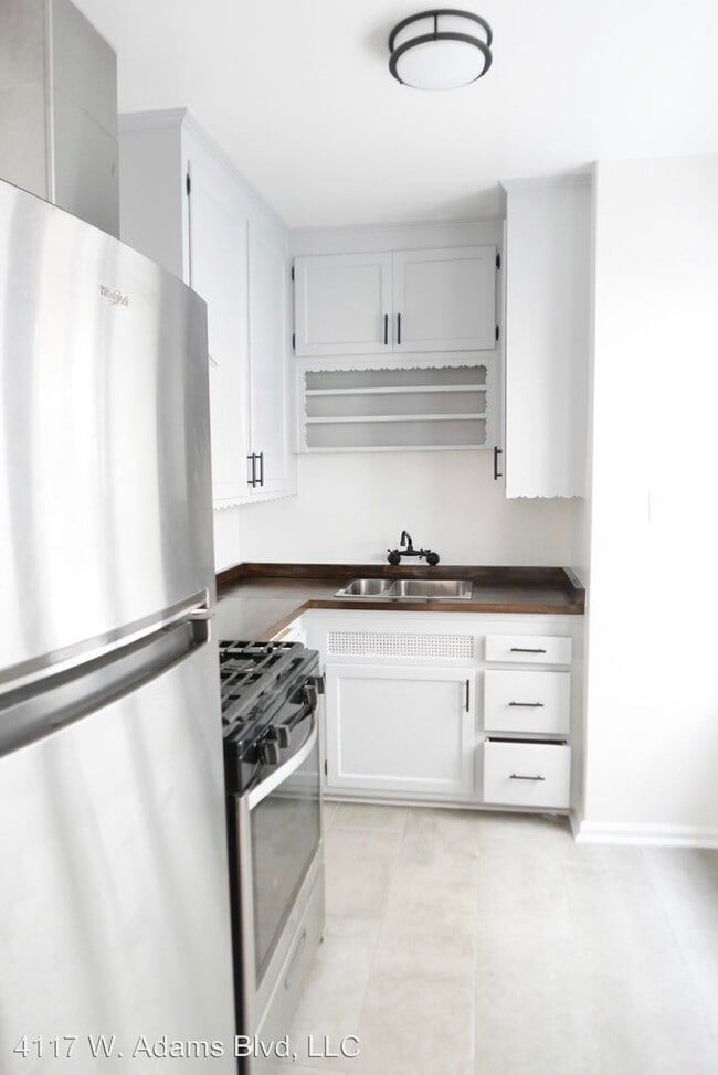Building Photo - 1 br, 1 bath Apartment - 4117 W Adams Blvd