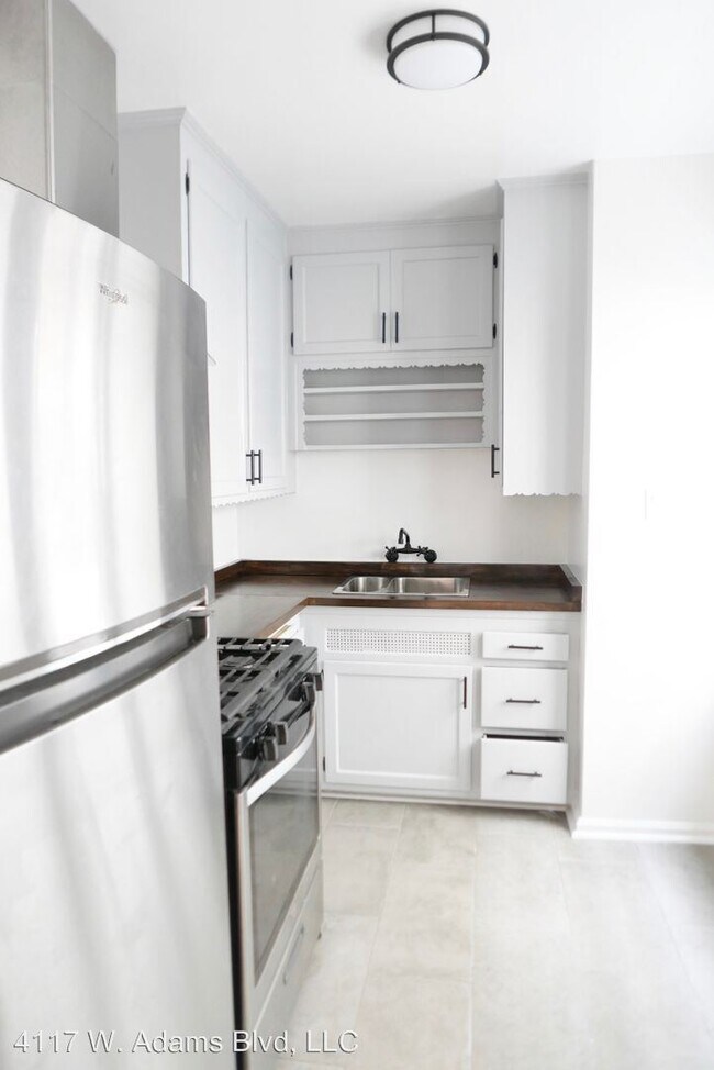 Foto del edificio - 1 br, 1 bath Apartment - 4117 W Adams Blvd
