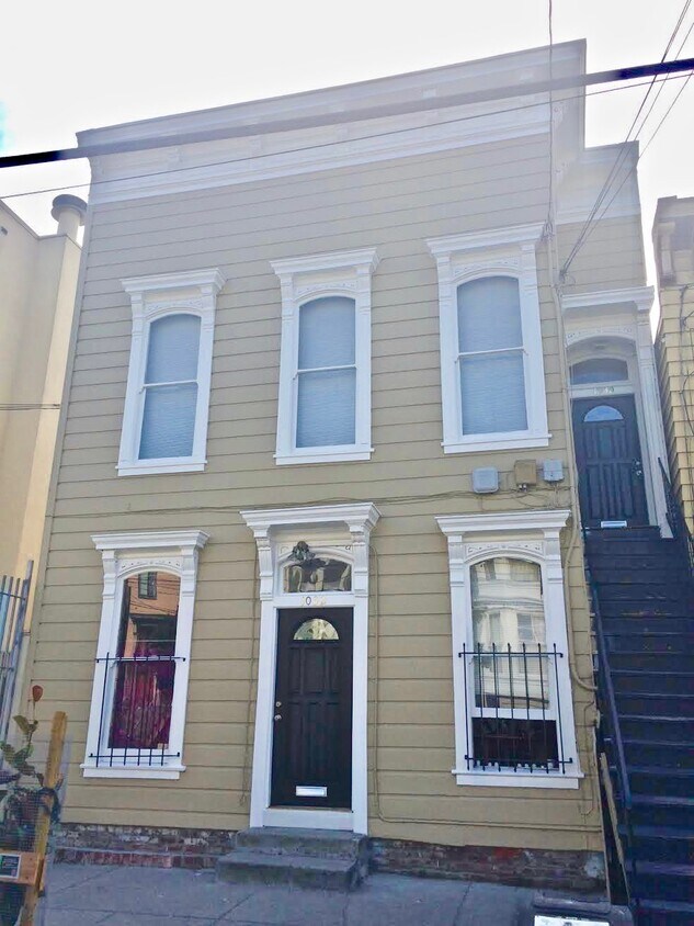 Primary Photo - 1032 York St