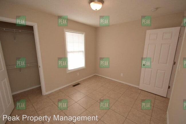 Building Photo - 2 br, 2 bath House - 405 W. Summit St. #B