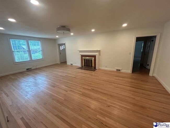 Foto del edificio - 503 Greenway Dr