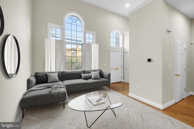 Building Photo - 850 S Swanson St