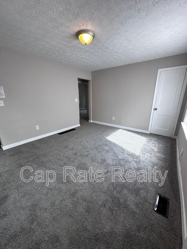 Foto del edificio - 2359 McGuffey Rd