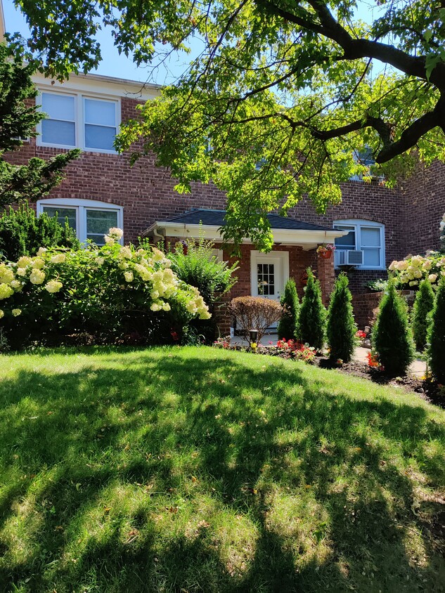 33 Prospect St Unit 2, Thomaston, NY 11021 Room for Rent in