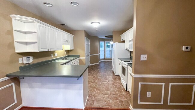 Kitchen - 140 Hayesbury Ct
