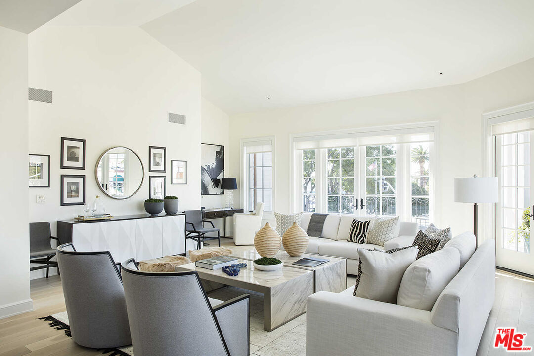 Foto principal - 15225 Palisades Village Ln