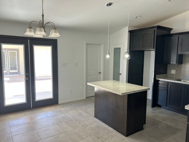 Foto del edificio - BRAND NEW!