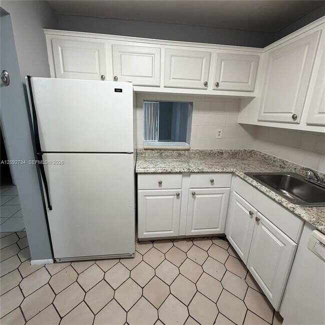 Building Photo - 7901 Colony Cir S