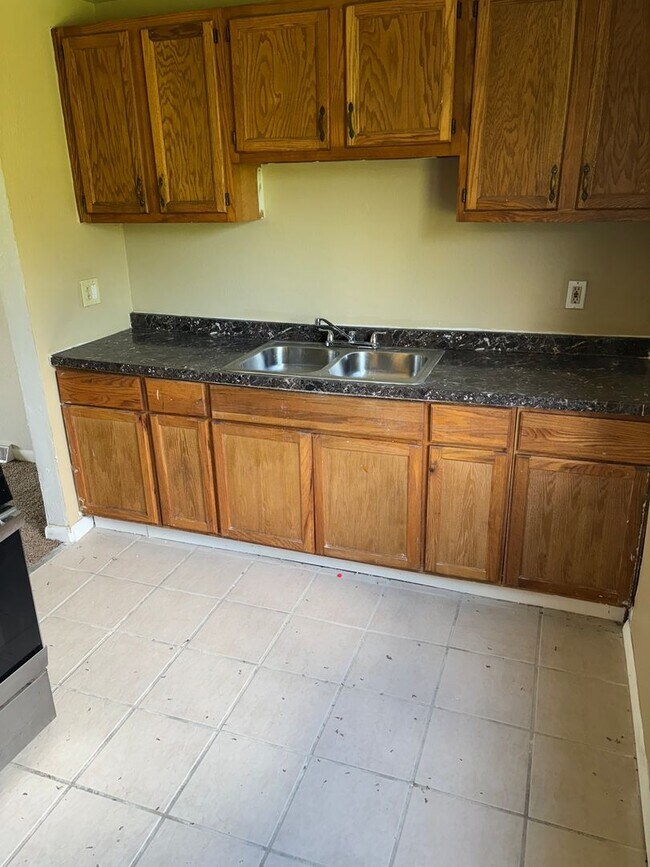 Foto del edificio - Warrensville Heights Townhome
