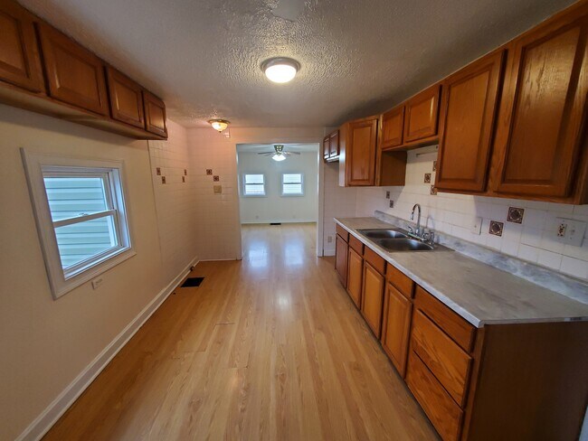 Kitchen - 102 Ridgewood Ave