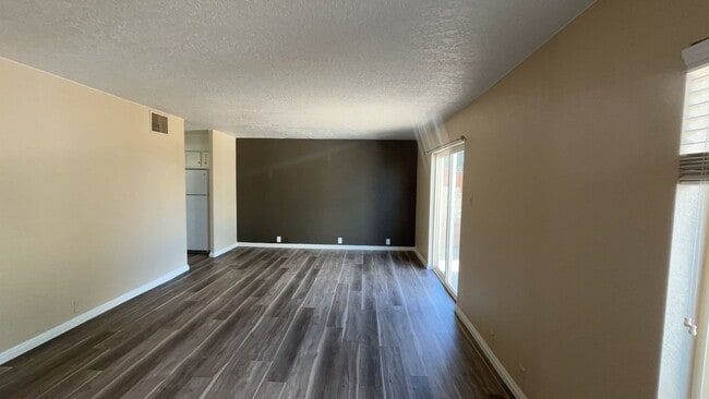 Building Photo - 1190 Pinecone Dr