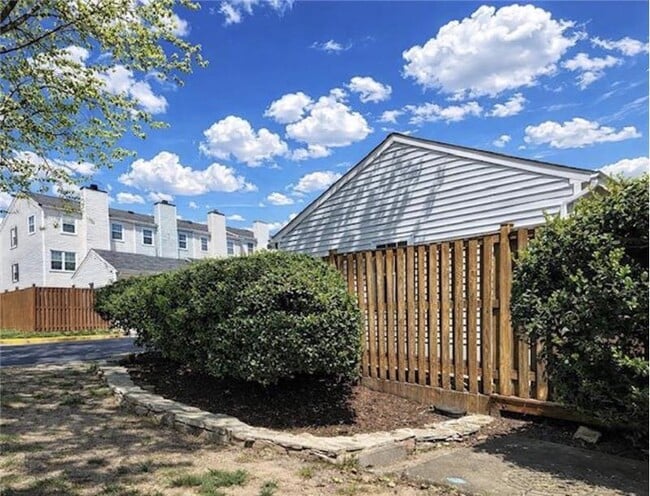 Photo - 13998 New Braddock Rd Townhome