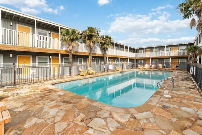 Foto del edificio - 2401 Manor Rd