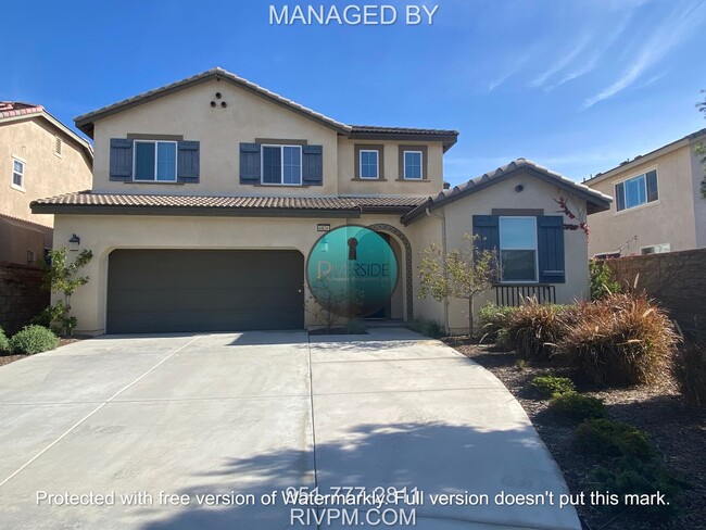 Building Photo - Spacious Newer Build 4 Bed 3bath Home Avai...