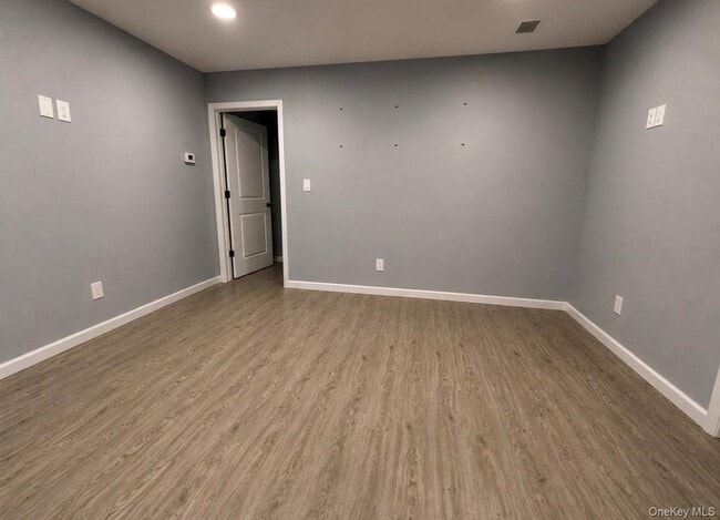 Building Photo - 221 US-9W