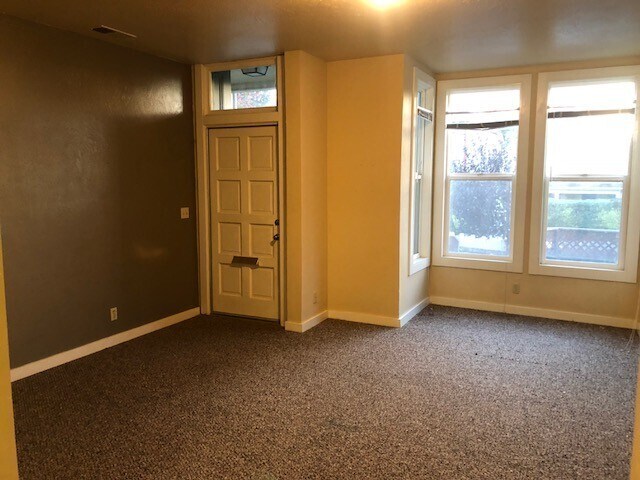 Foto del edificio - 1021 E St