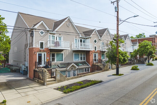 Walk to UC & UC Medical | 1BR/2BR Apartments - Walk to UC & UC Medical | 1BR/2BR Apartments