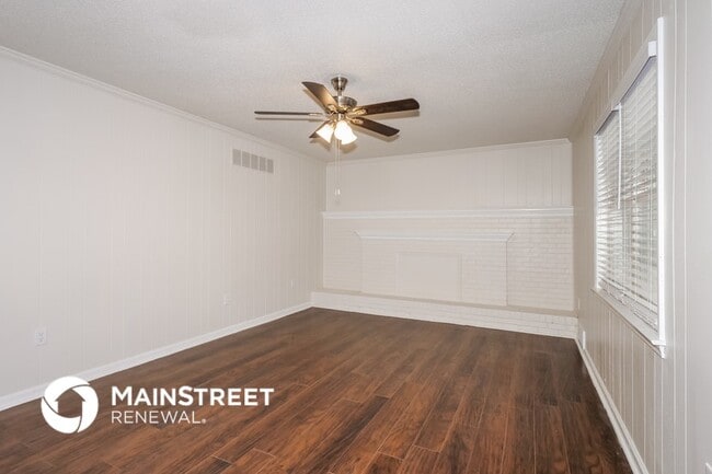 Building Photo - 207 E Pecan Valley St