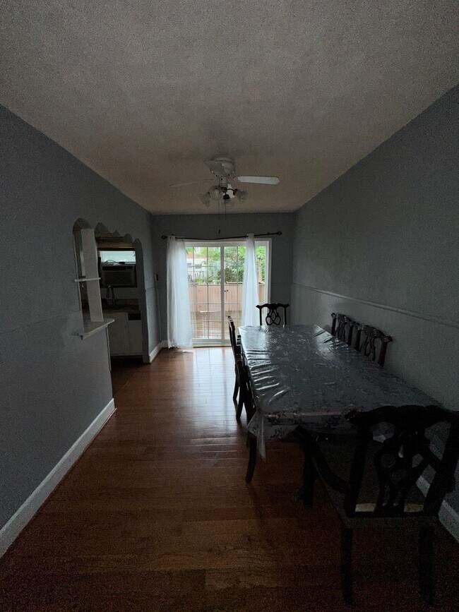Foto del edificio - 3 Bed 1 Bath Townhome in Elmwood