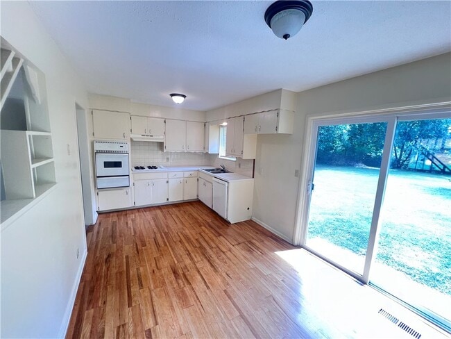 Building Photo - 609 Cedar St