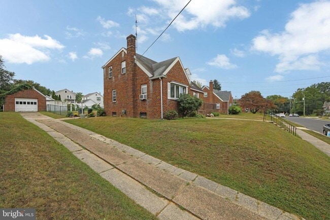 Building Photo - 30 Hendrickson Ave