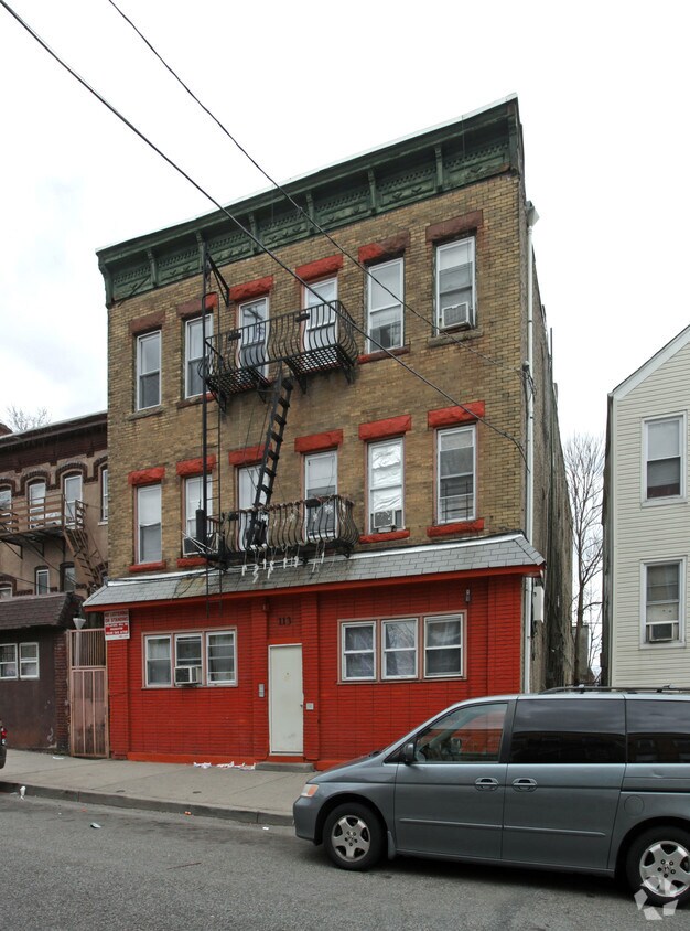 Building Photo - 113 3rd St