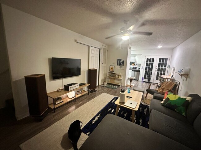 Foto del edificio - 2bd/1ba Townhome - South Lamar - Close to Downtown - Fenced Patio - $1450