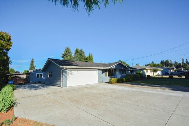 Building Photo - 2911 NE 124th Ave