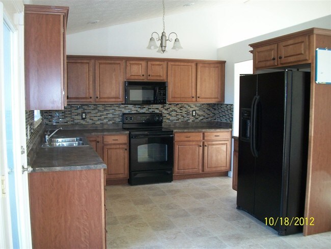 Building Photo - 105 Aster Dr