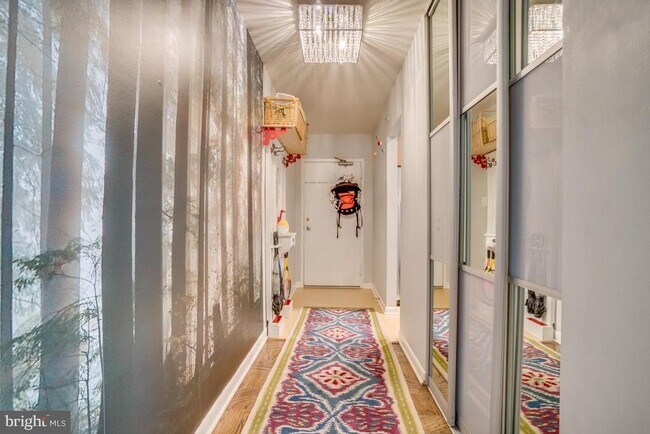 Building Photo - 10637 Weymouth St