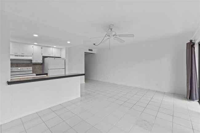 Photo - 3208 SE 11th St Apartment