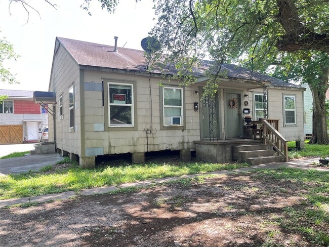 Building Photo - 2308 8th St