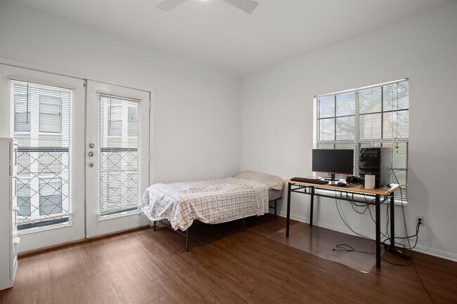 Foto del edificio - 1006 1/2 W 22nd St