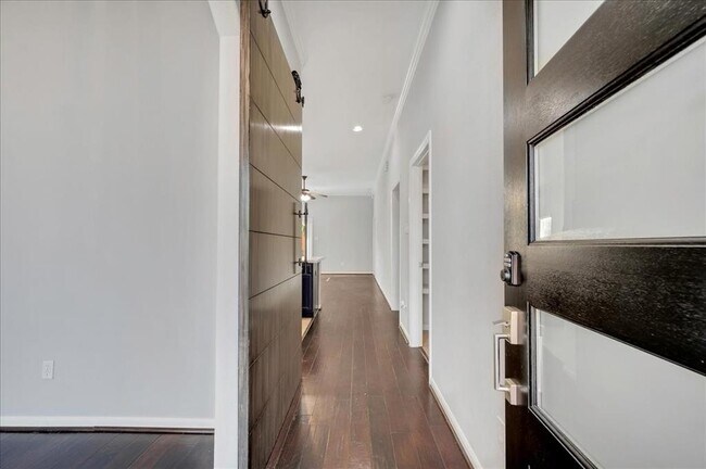 Foto del edificio - 6061 Yale St