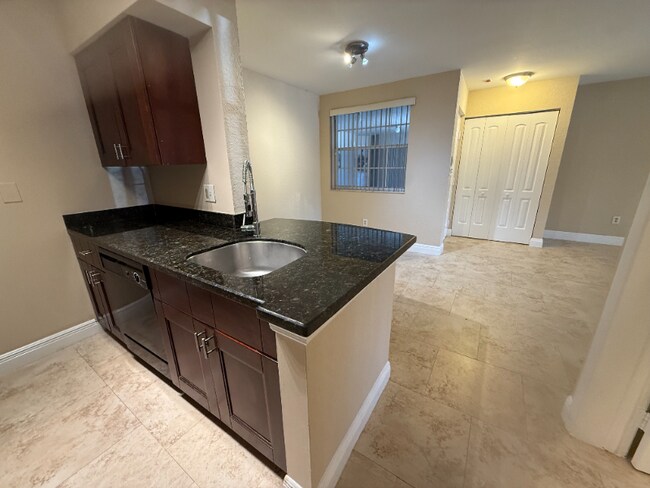 Foto del edificio - 2871 N Oakland Forest Dr