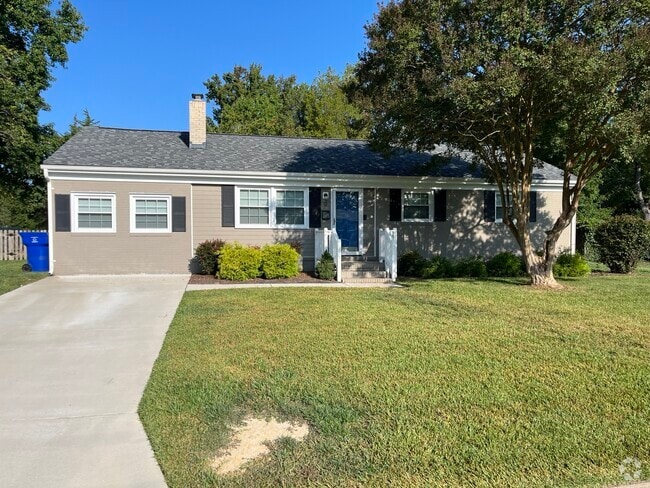 Front - 12 Fairway Ln