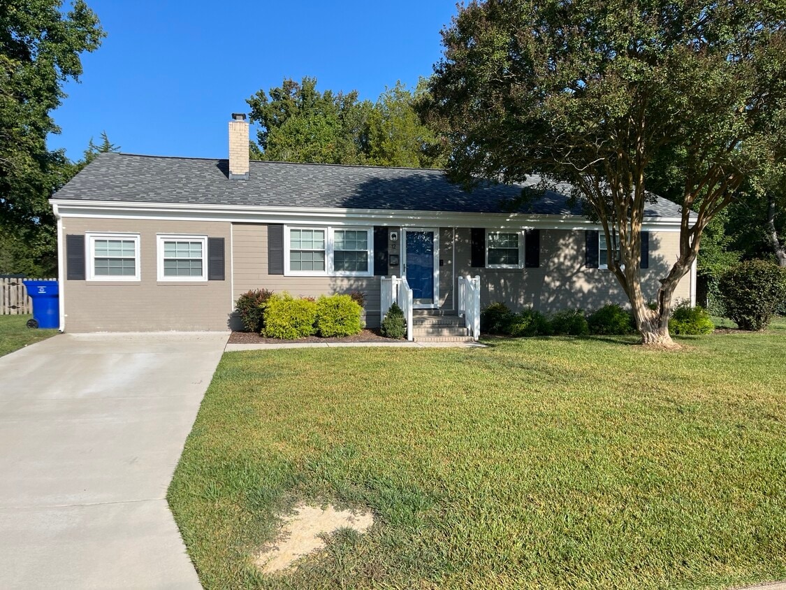 Front - 12 Fairway Ln