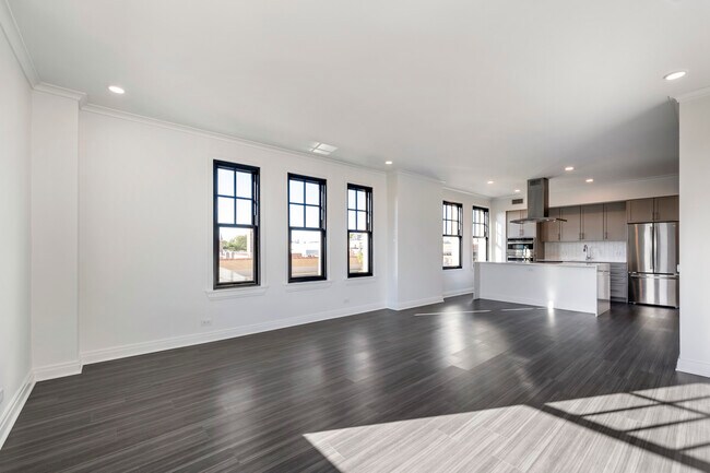 Building Photo - Renovated Luxury Studios at Waterfront!