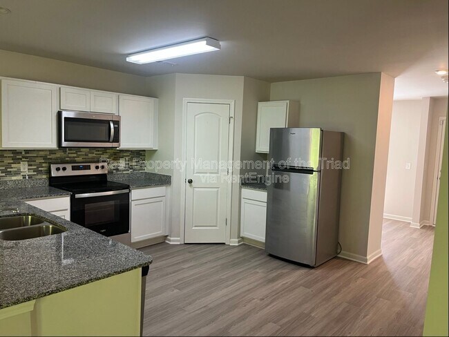 Foto del edificio - 3802 Bellingham Ct