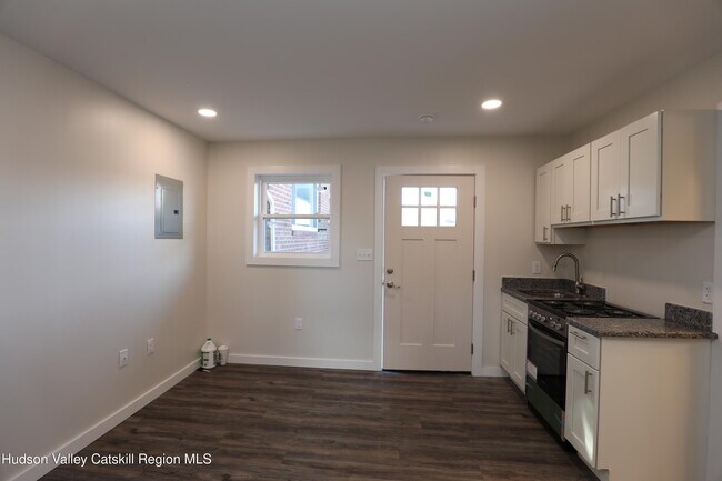 Foto del edificio - 14311 US-9W