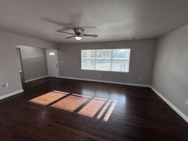 Photo - WONDERFULLY UPDATED 3 BEDROOM, 2 BATH, 2-CAR GARAGE RENTAL HOME IN CENTRAL GRAND PRAIRIE WITH SPA...