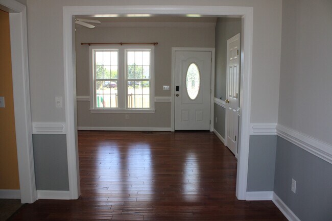 Building Photo - 80 Senter Farm Ct