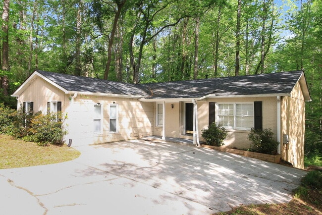 Building Photo - 837 Hemingway Rd