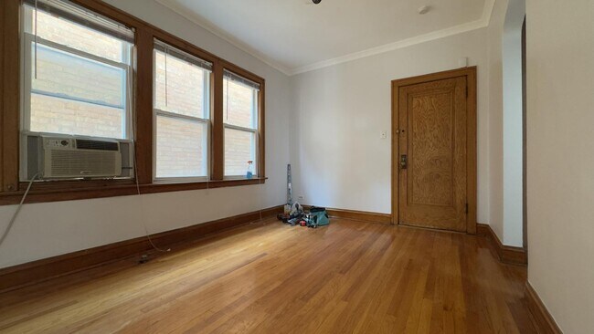 Foto del edificio - 6855 W Addison St