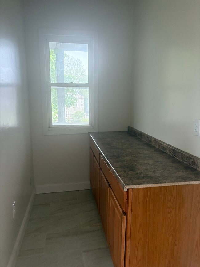 Building Photo - 124 Armandine St