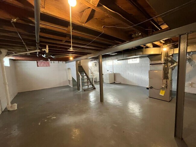 Building Photo - 14800 Kilbourne Ave