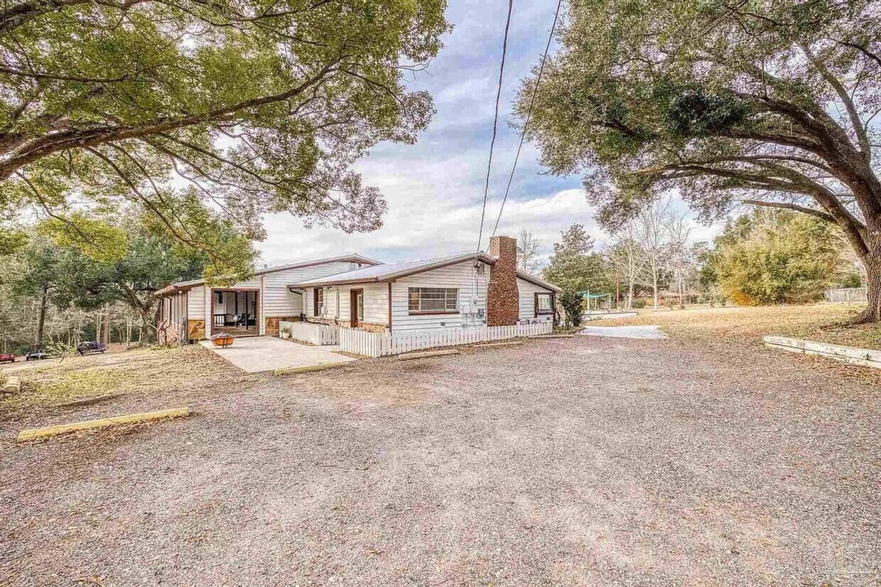 Foto principal - 2370 Hencye Dr