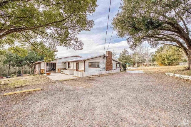 Building Photo - 2370 Hencye Dr